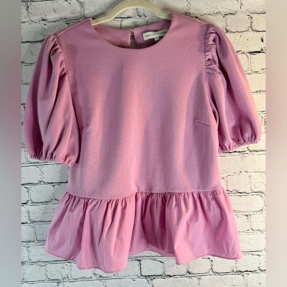 English factory womens pink bubble top. Size large. NWOT.